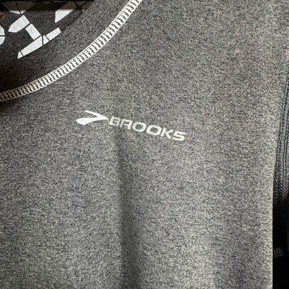 Brooks Women's Long Sleeve Activewear Top Sz XL Gray Compression Lightweight EUC - Picture 5 of 6